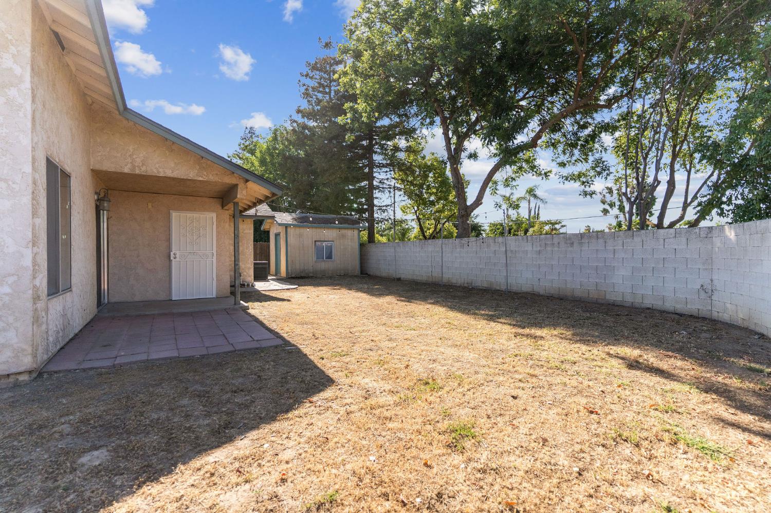 4885 E Edna Ave, Fresno, CA 93725
