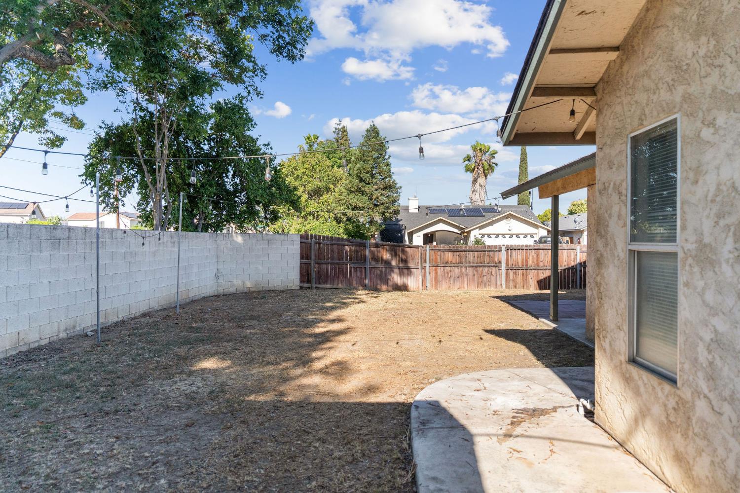 4885 E Edna Ave, Fresno, CA 93725