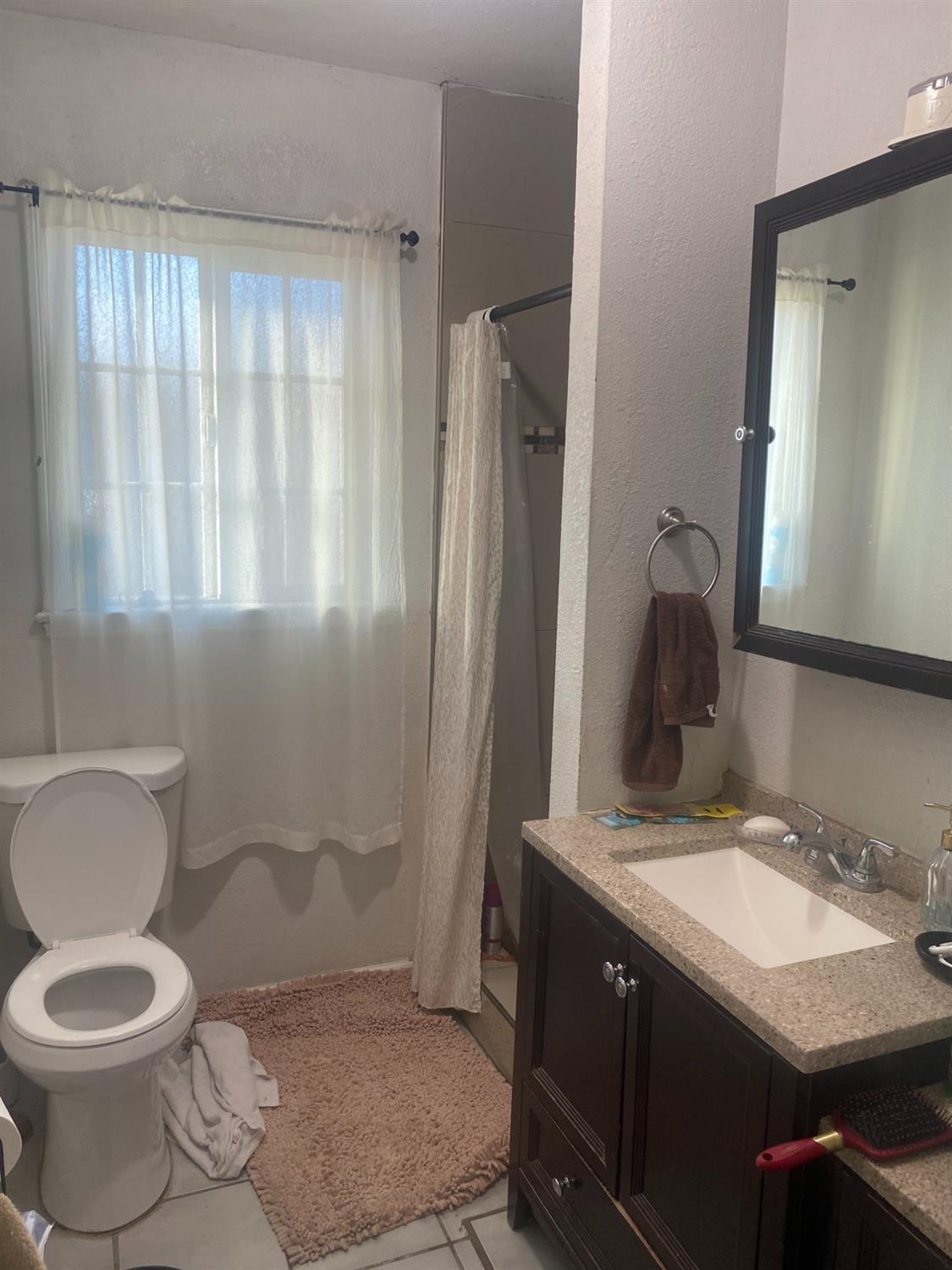 2037 S Hazelwood Blvd, Fresno, CA 93702