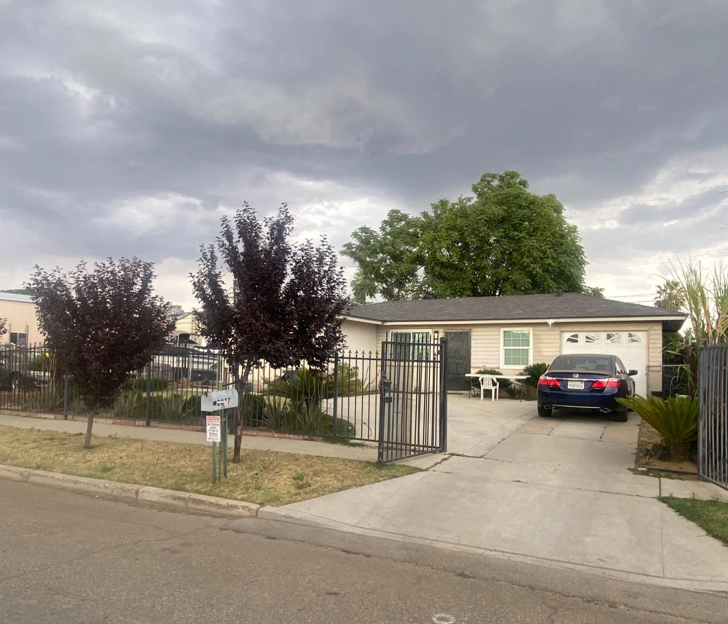 2037 S Hazelwood Blvd, Fresno, CA 93702