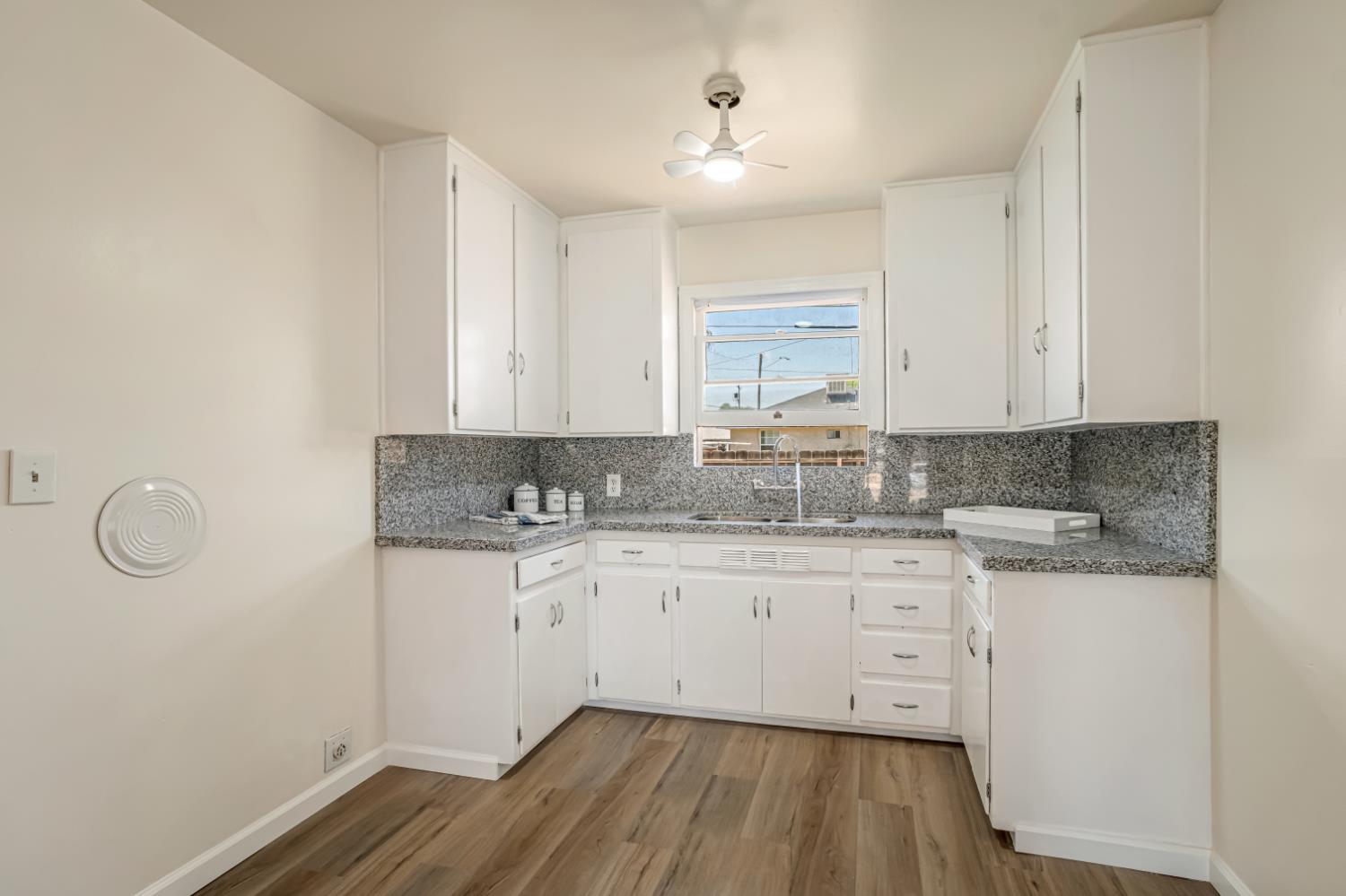 1422 W Flint Way, Fresno, CA 93705