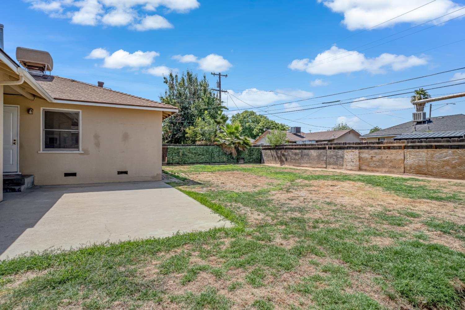 1422 W Flint Way, Fresno, CA 93705
