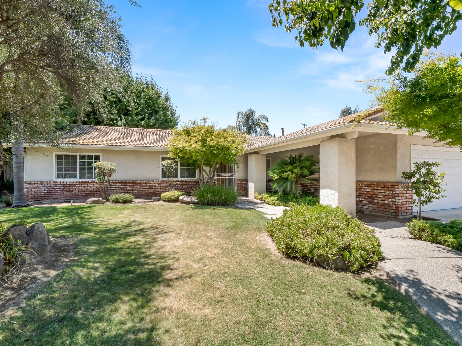 323 N Villa Ave, Fresno, CA 93727