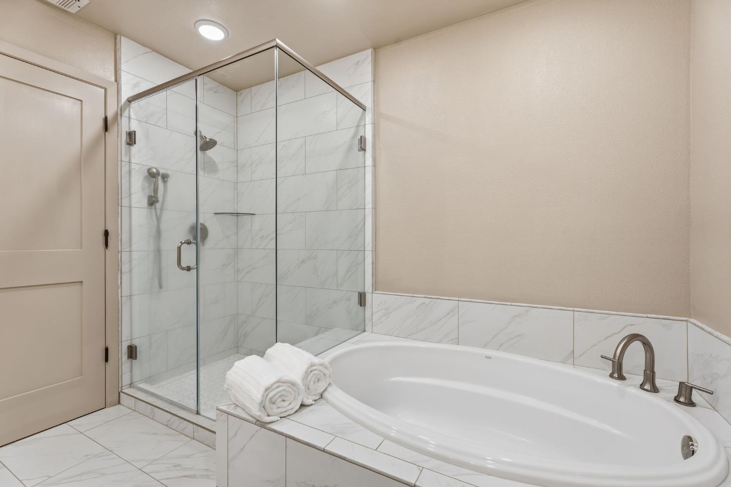 5708 N Pleasant Ave, Fresno, CA 93711