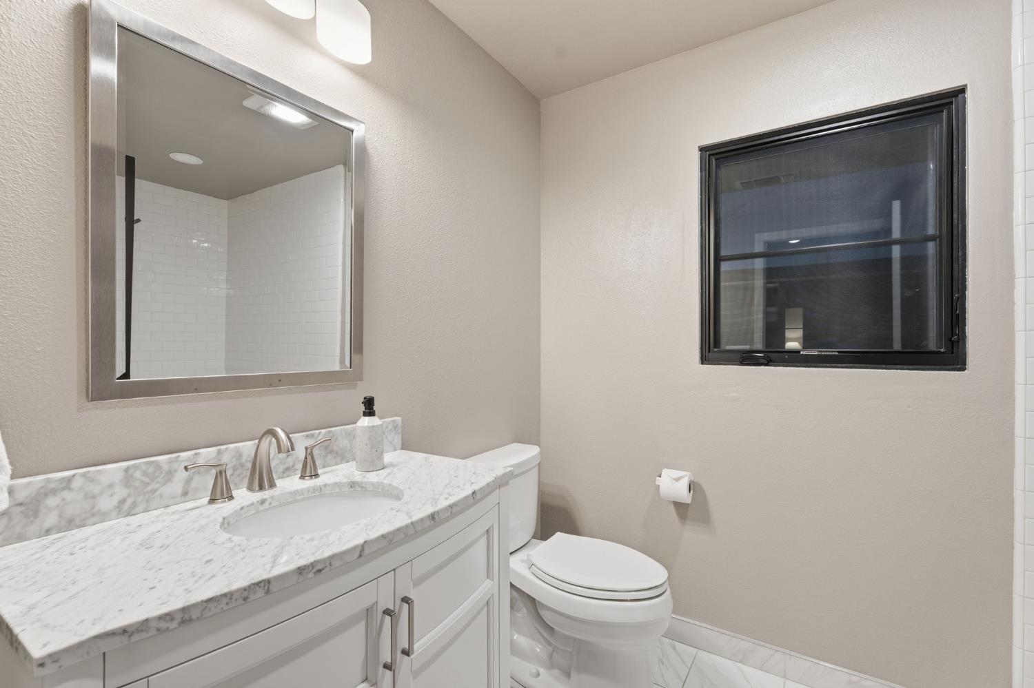 5708 N Pleasant Ave, Fresno, CA 93711