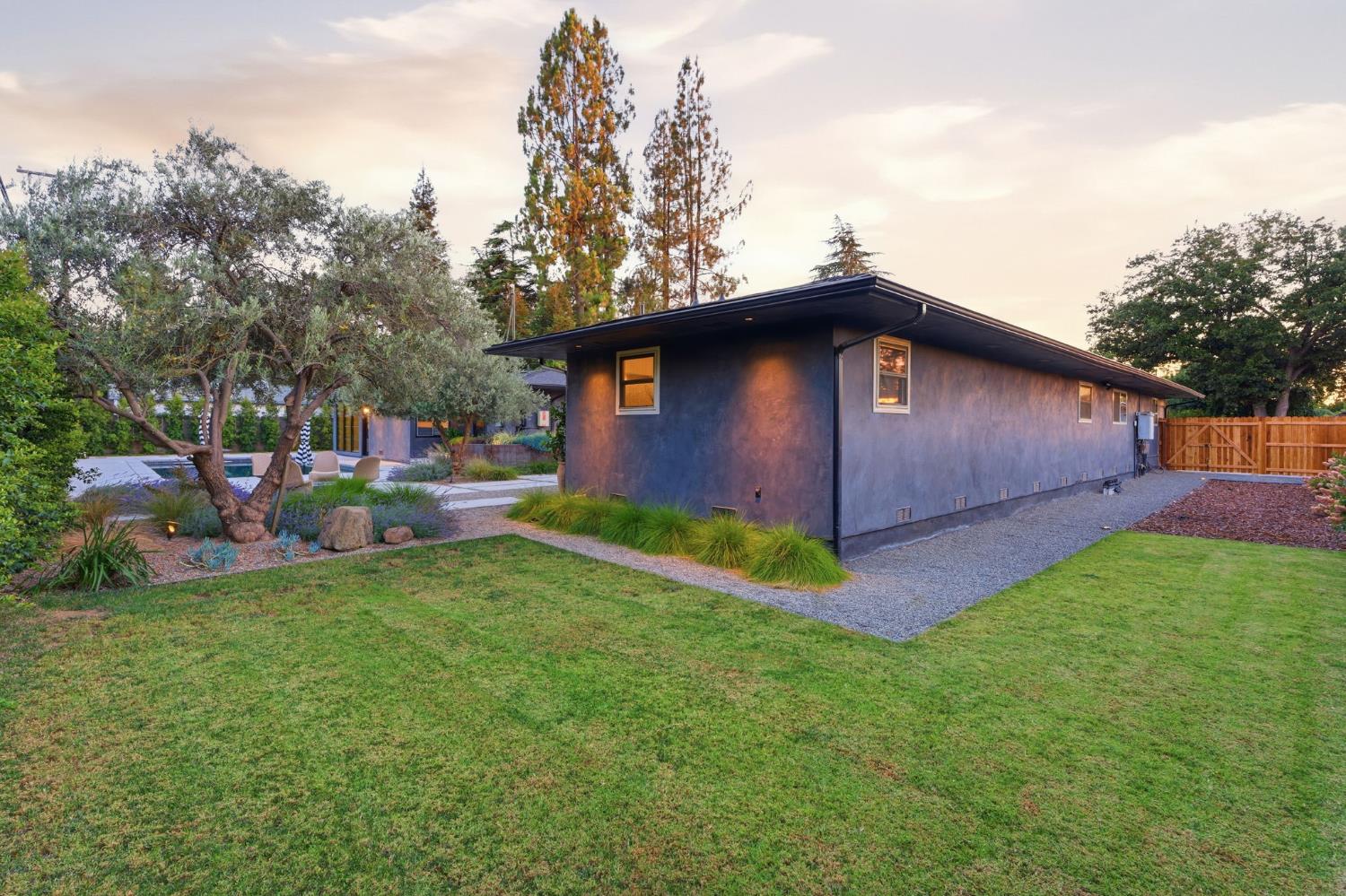 5708 N Pleasant Ave, Fresno, CA 93711