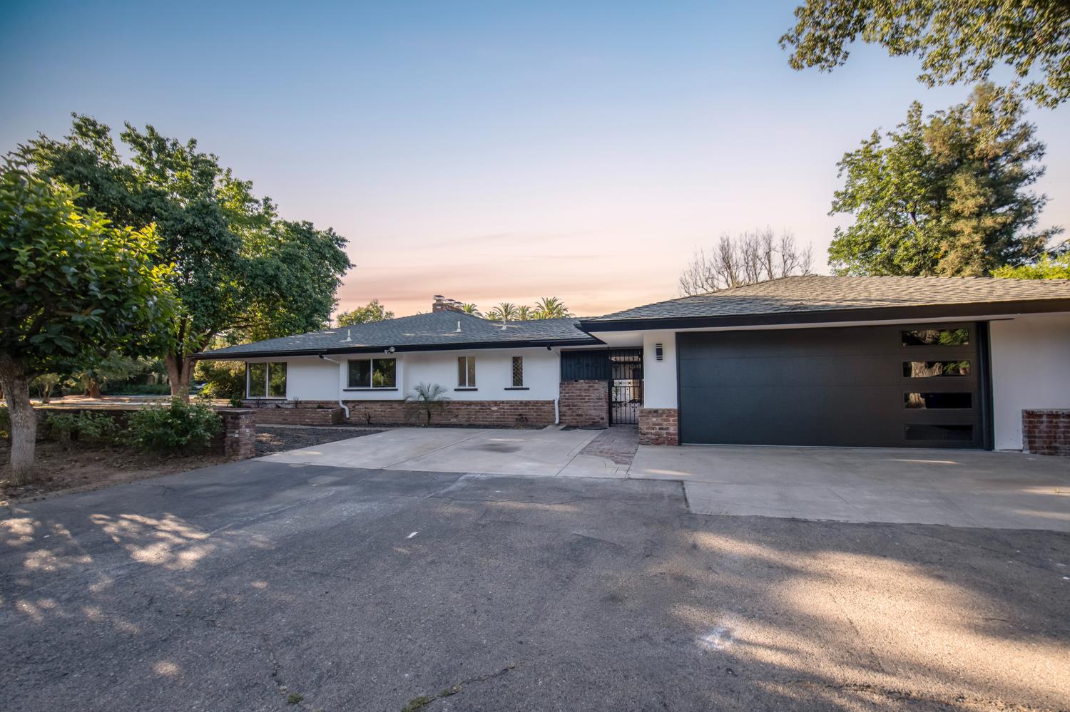 609 E Hampton, Fresno, CA 93704