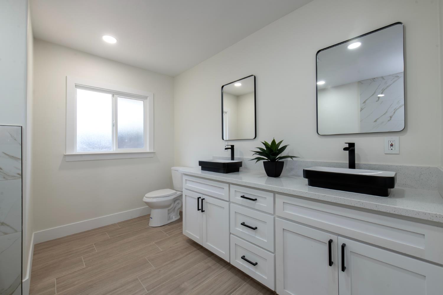 609 E Hampton, Fresno, CA 93704