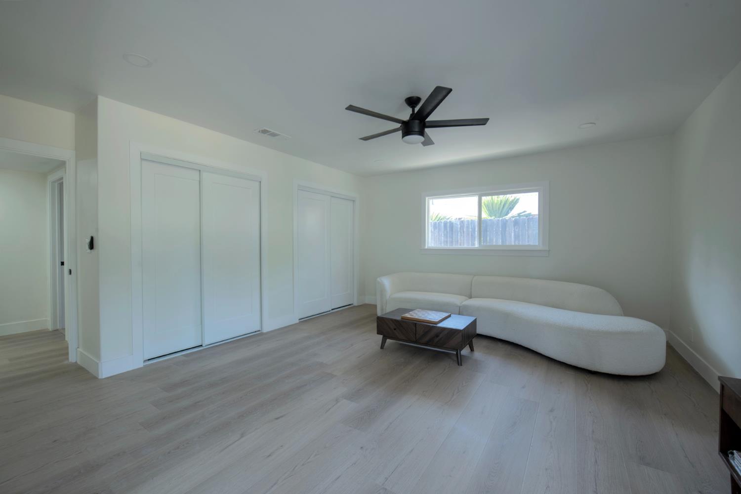 609 E Hampton, Fresno, CA 93704