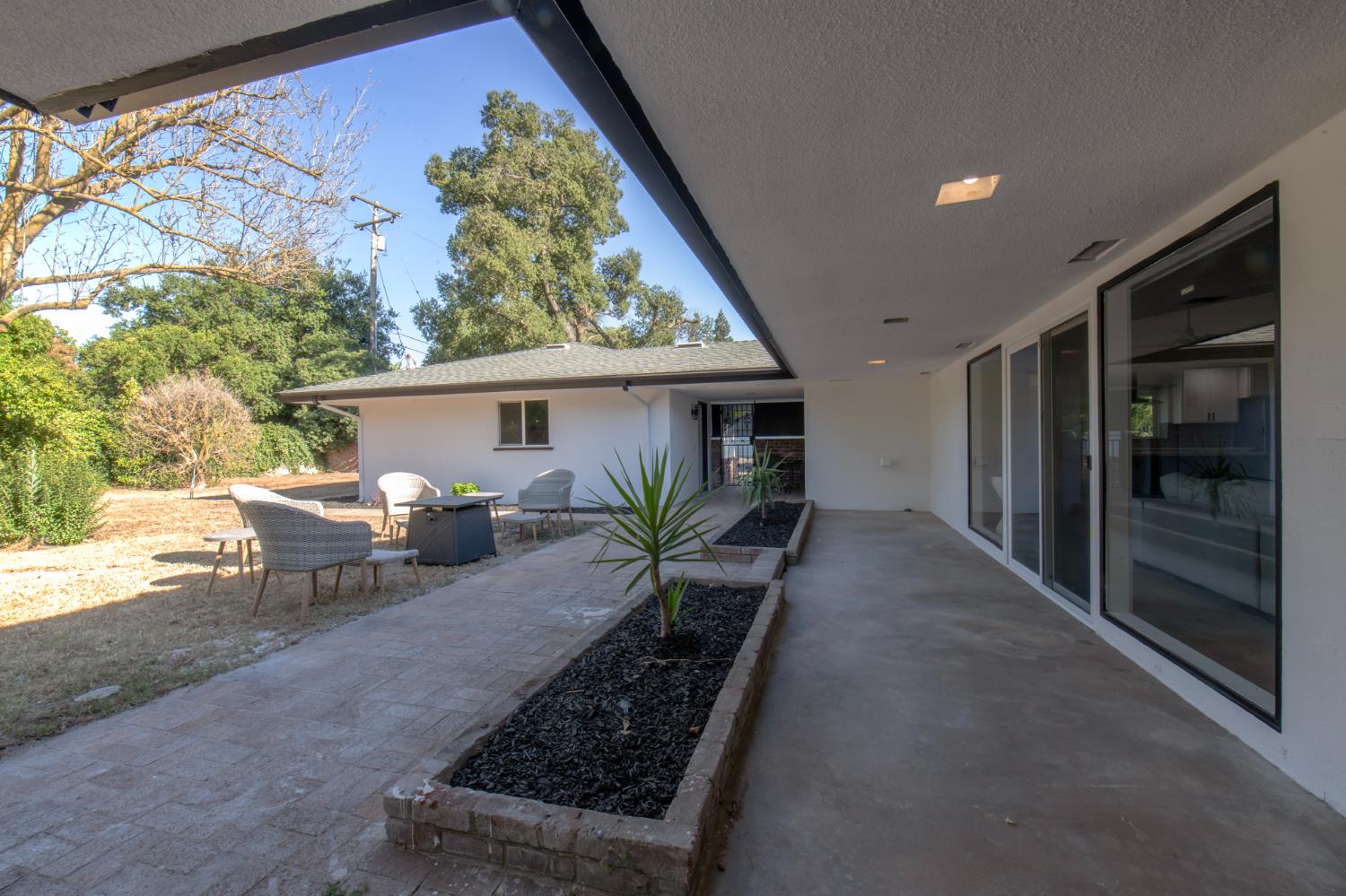 609 E Hampton, Fresno, CA 93704