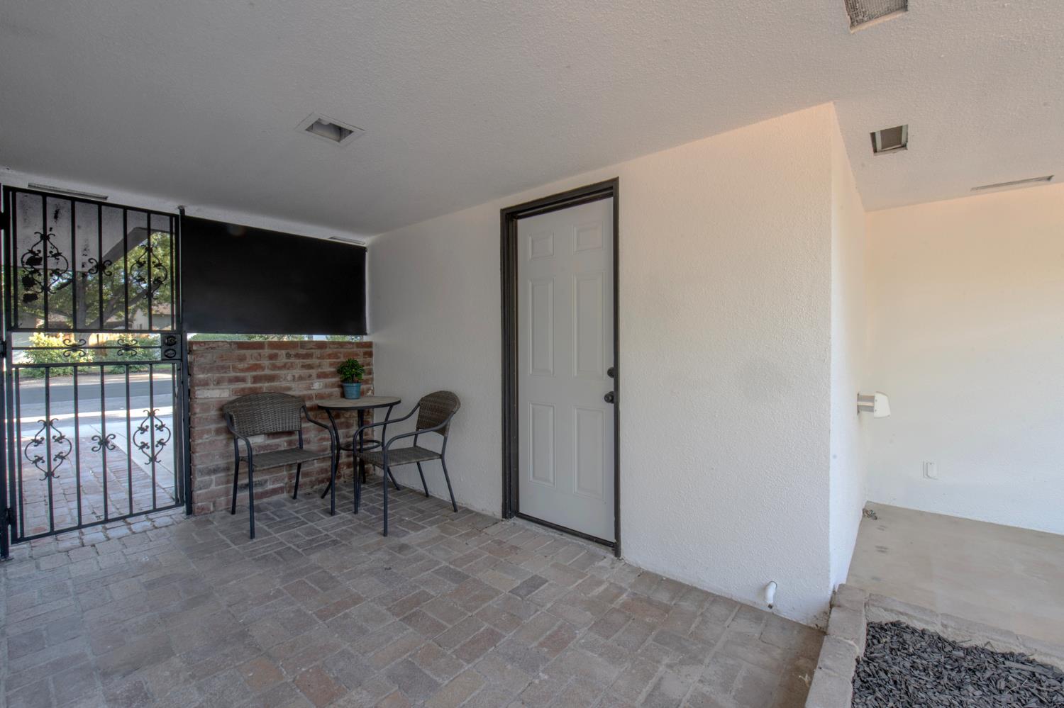 609 E Hampton, Fresno, CA 93704