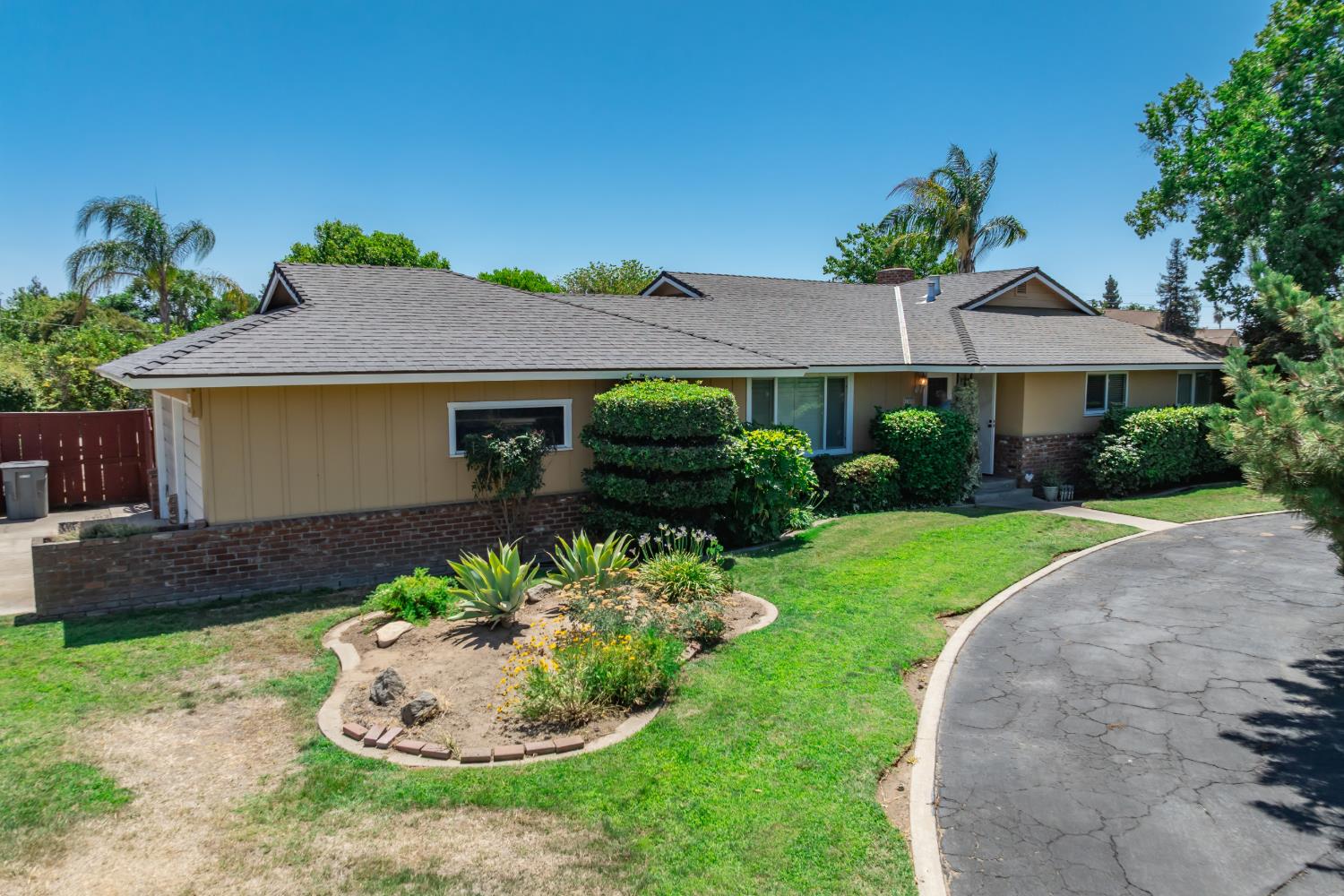 4328 E Rialto Ave, Fresno, CA 93726