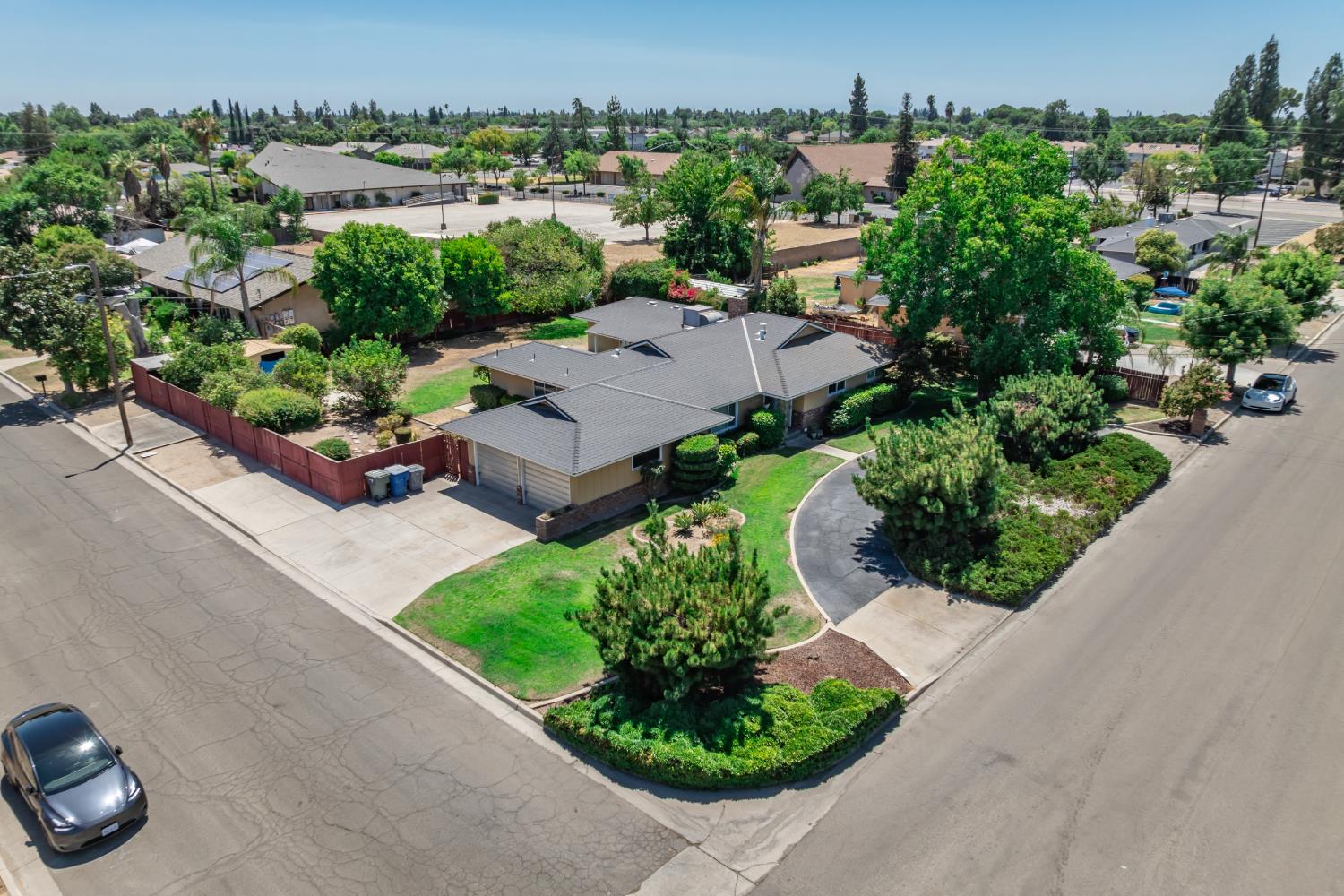 4328 E Rialto Ave, Fresno, CA 93726