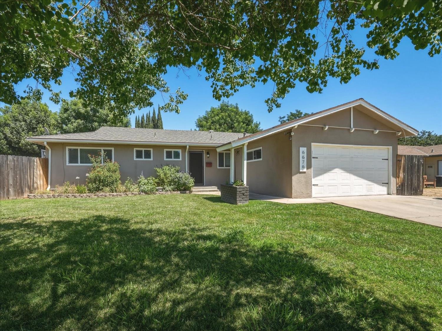 6676 N Wolters Ave, Fresno, CA 93710