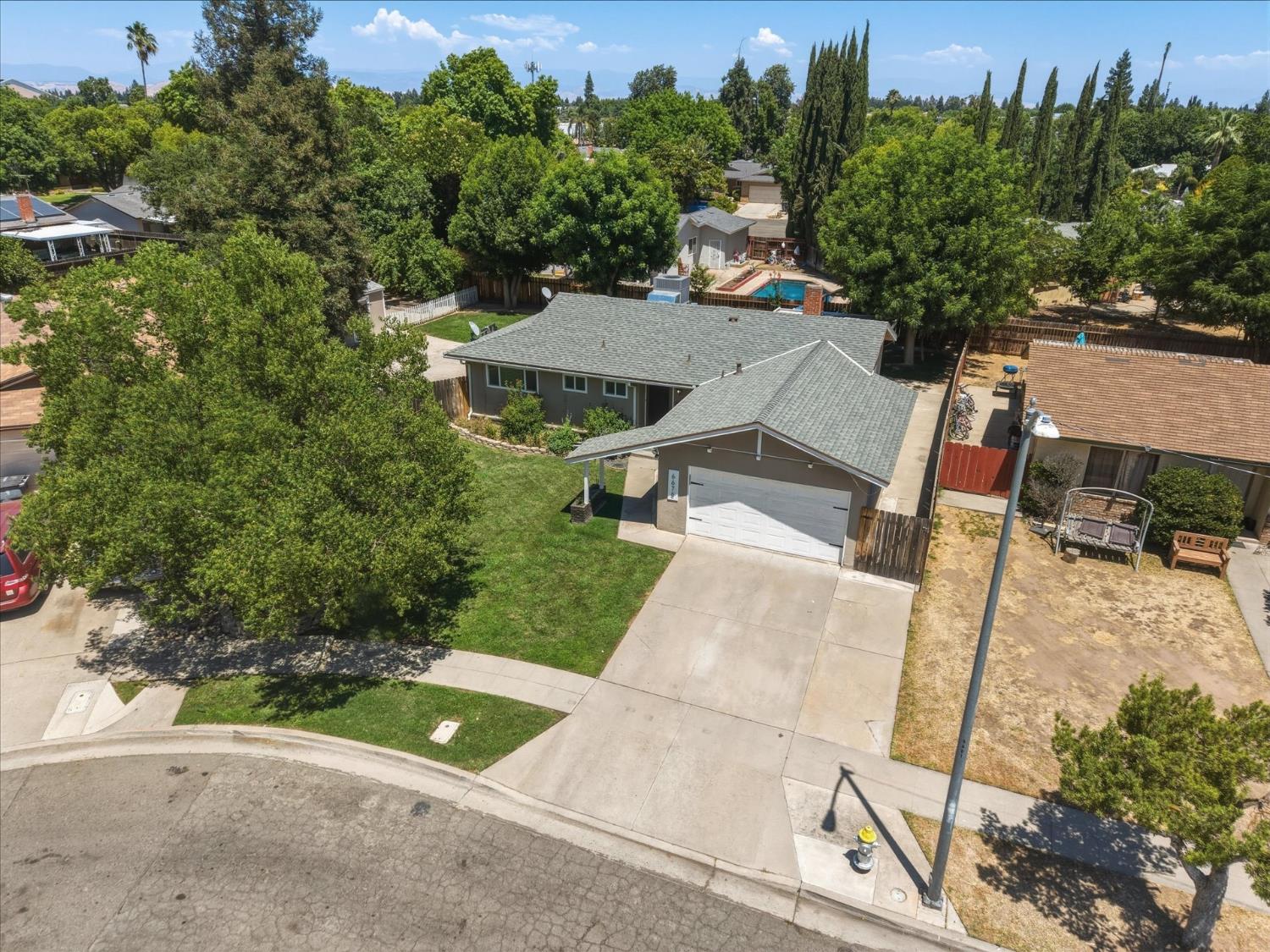 6676 N Wolters Ave, Fresno, CA 93710