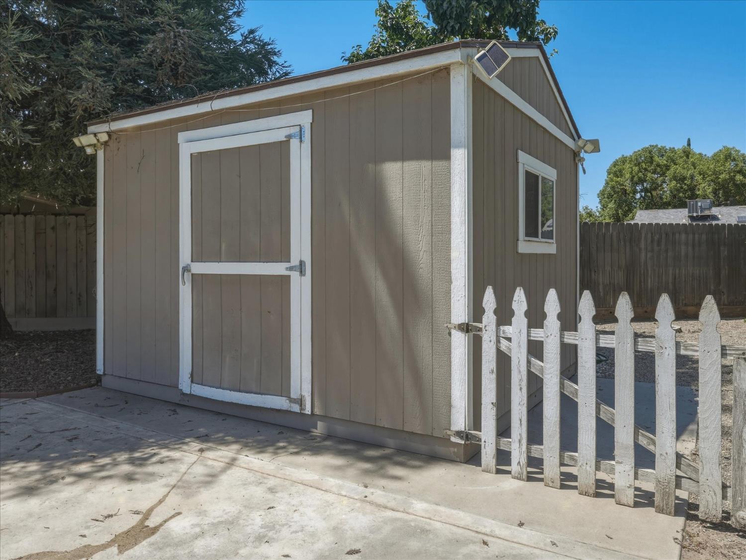 6676 N Wolters Ave, Fresno, CA 93710