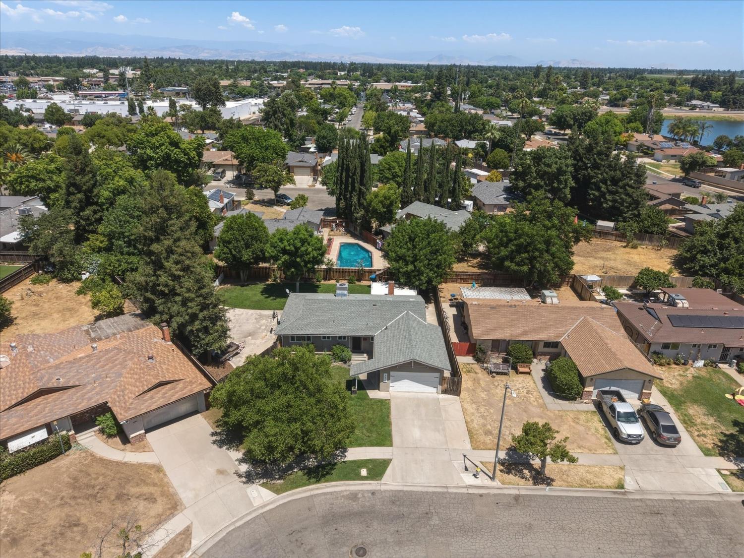 6676 N Wolters Ave, Fresno, CA 93710