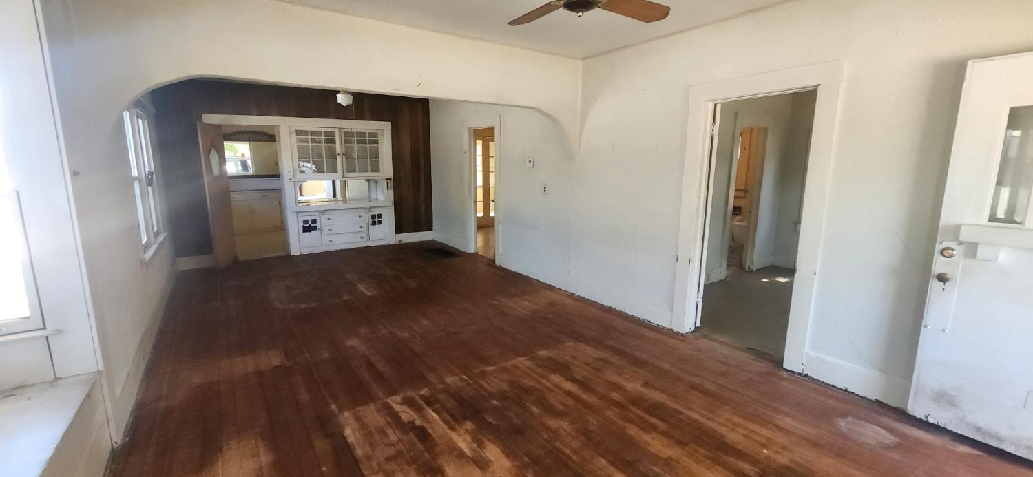 5469 E tulare Ave, Fresno, CA 93727