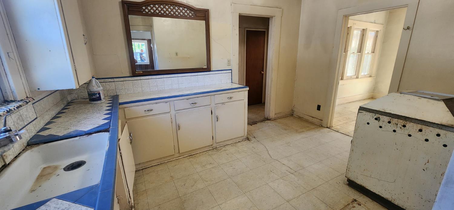 5469 E tulare Ave, Fresno, CA 93727