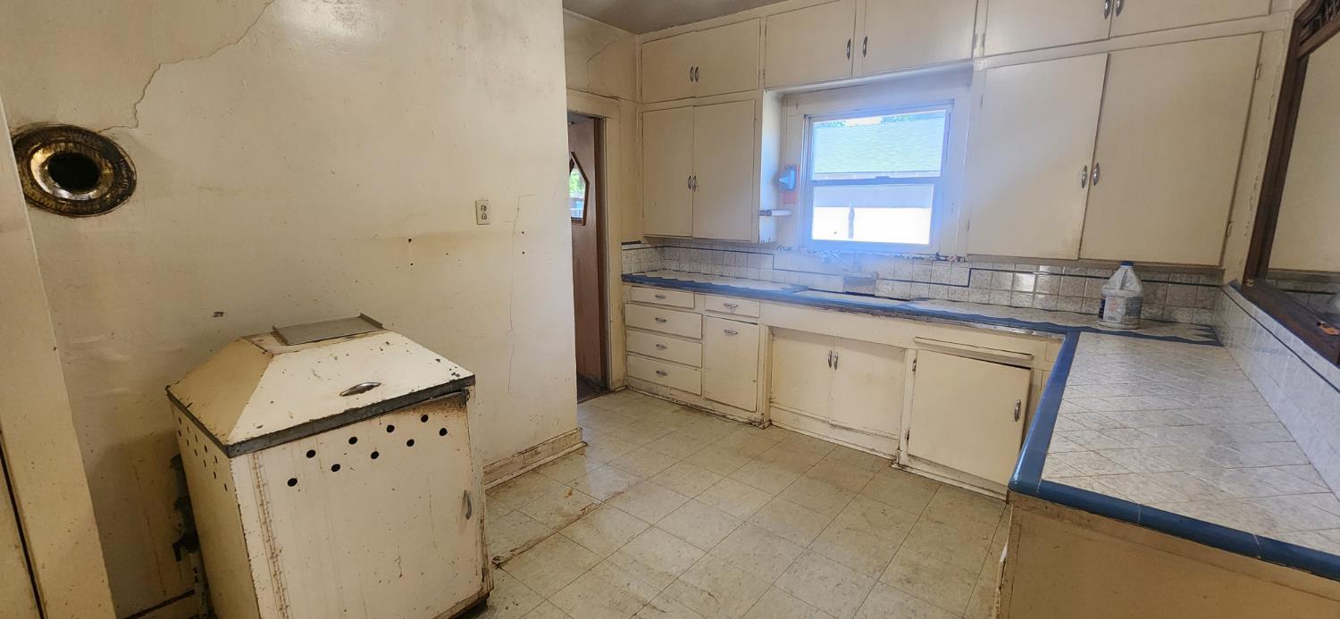 5469 E tulare Ave, Fresno, CA 93727