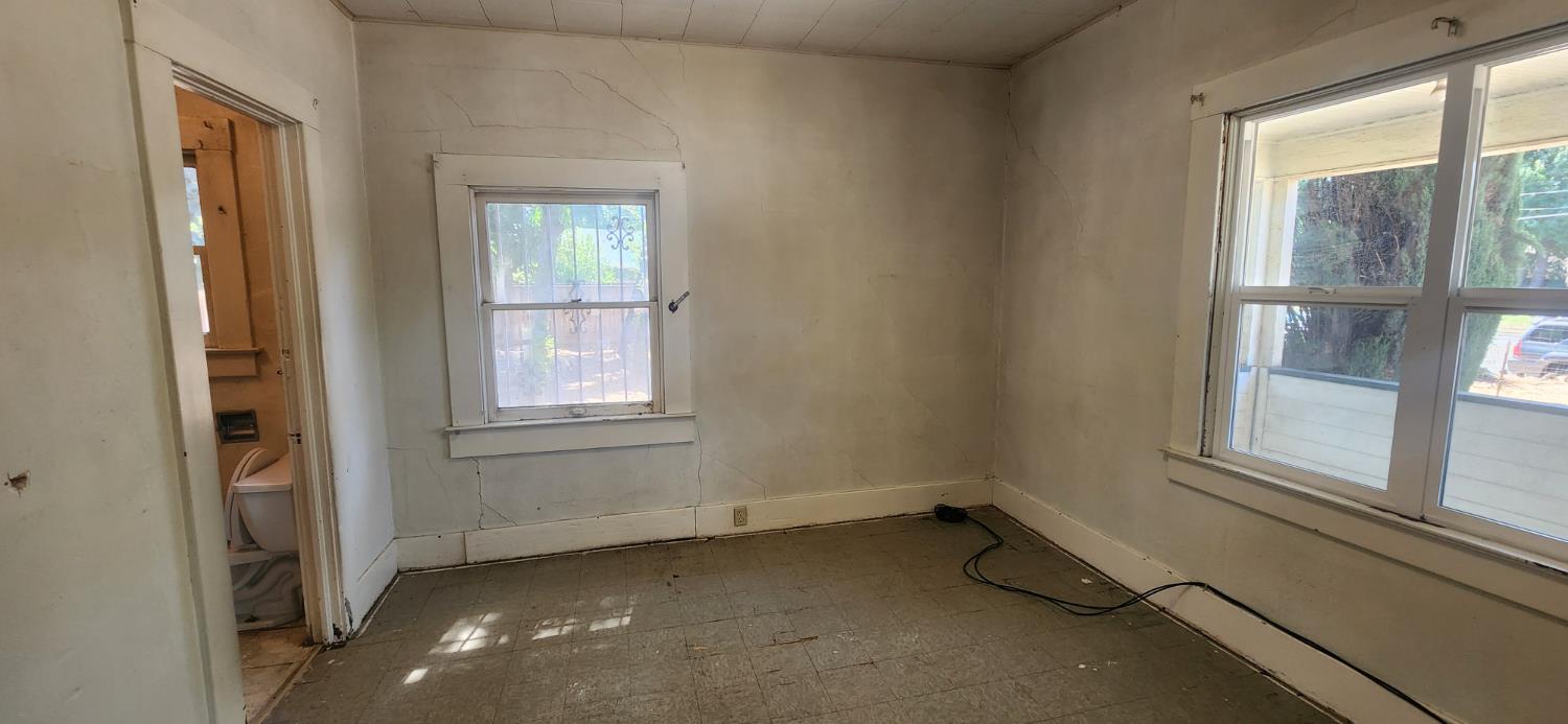 5469 E tulare Ave, Fresno, CA 93727