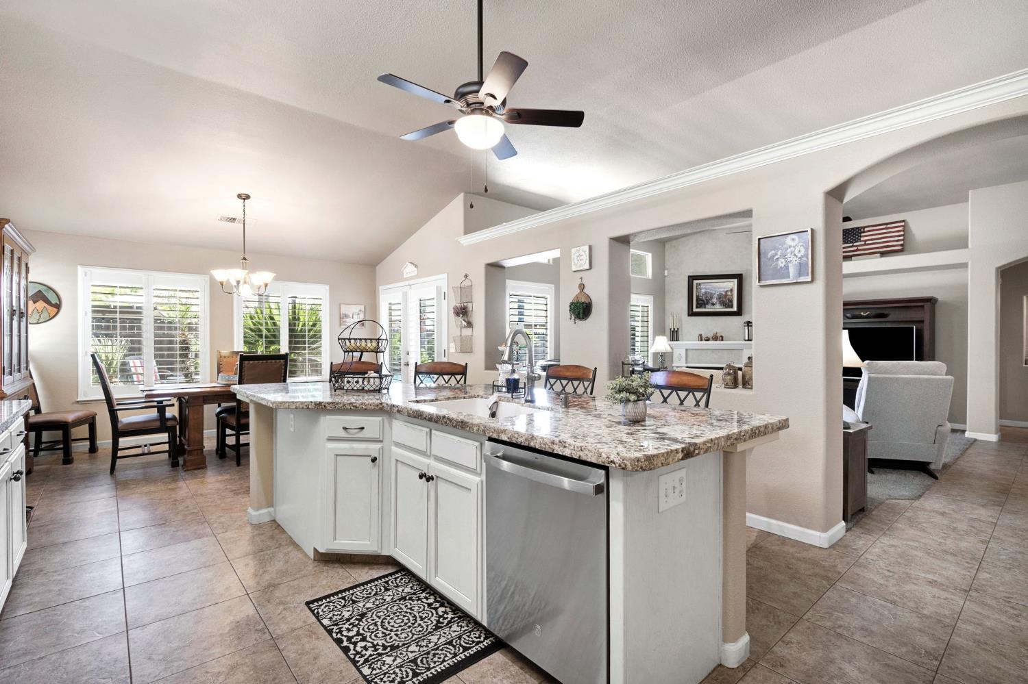 7672 N Dante Ave, Fresno, CA 93722