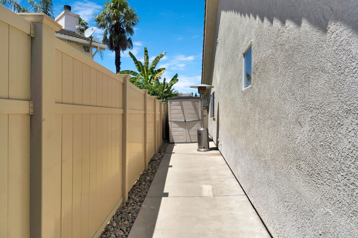7672 N Dante Ave, Fresno, CA 93722