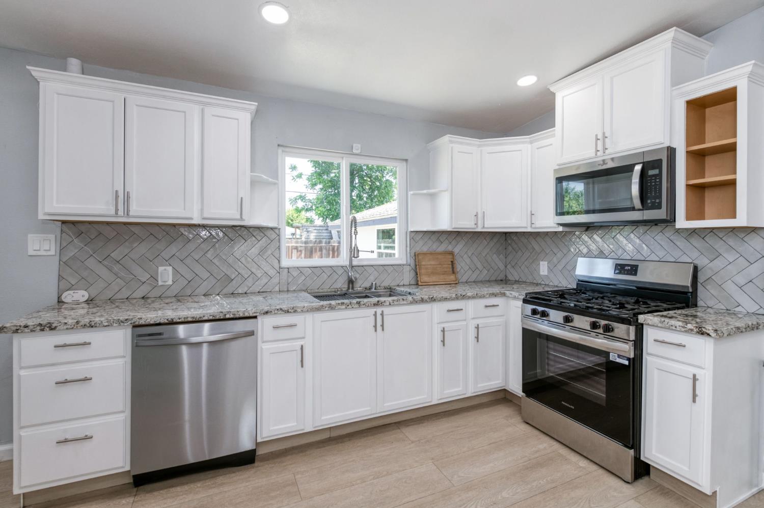934 W Terrace Ave, Fresno, CA 93705