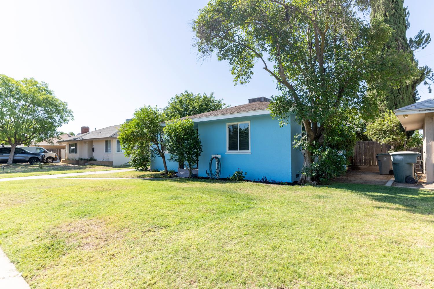 4446 E Brentwood Ave, Fresno, CA 93703