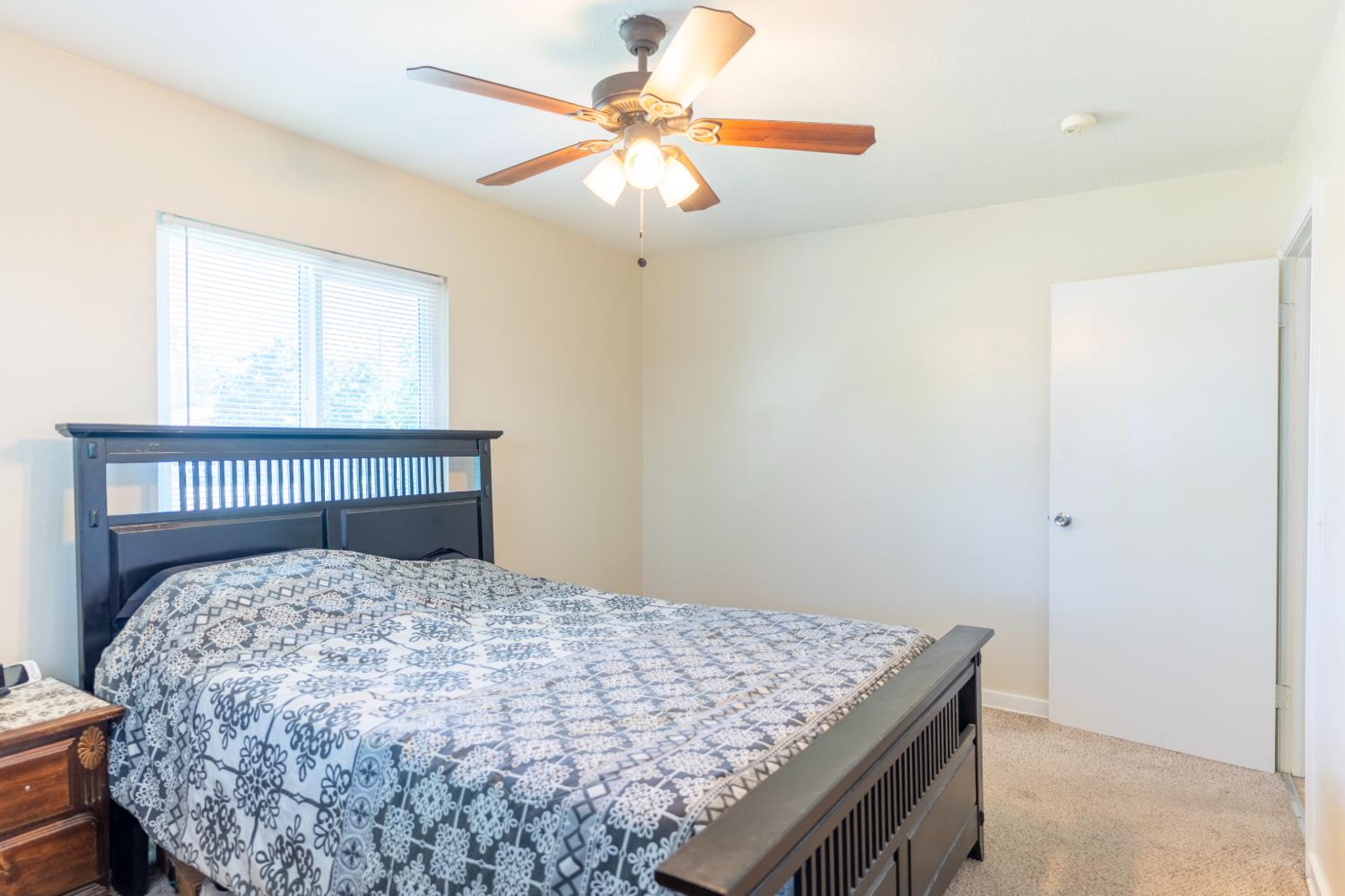 4446 E Brentwood Ave, Fresno, CA 93703