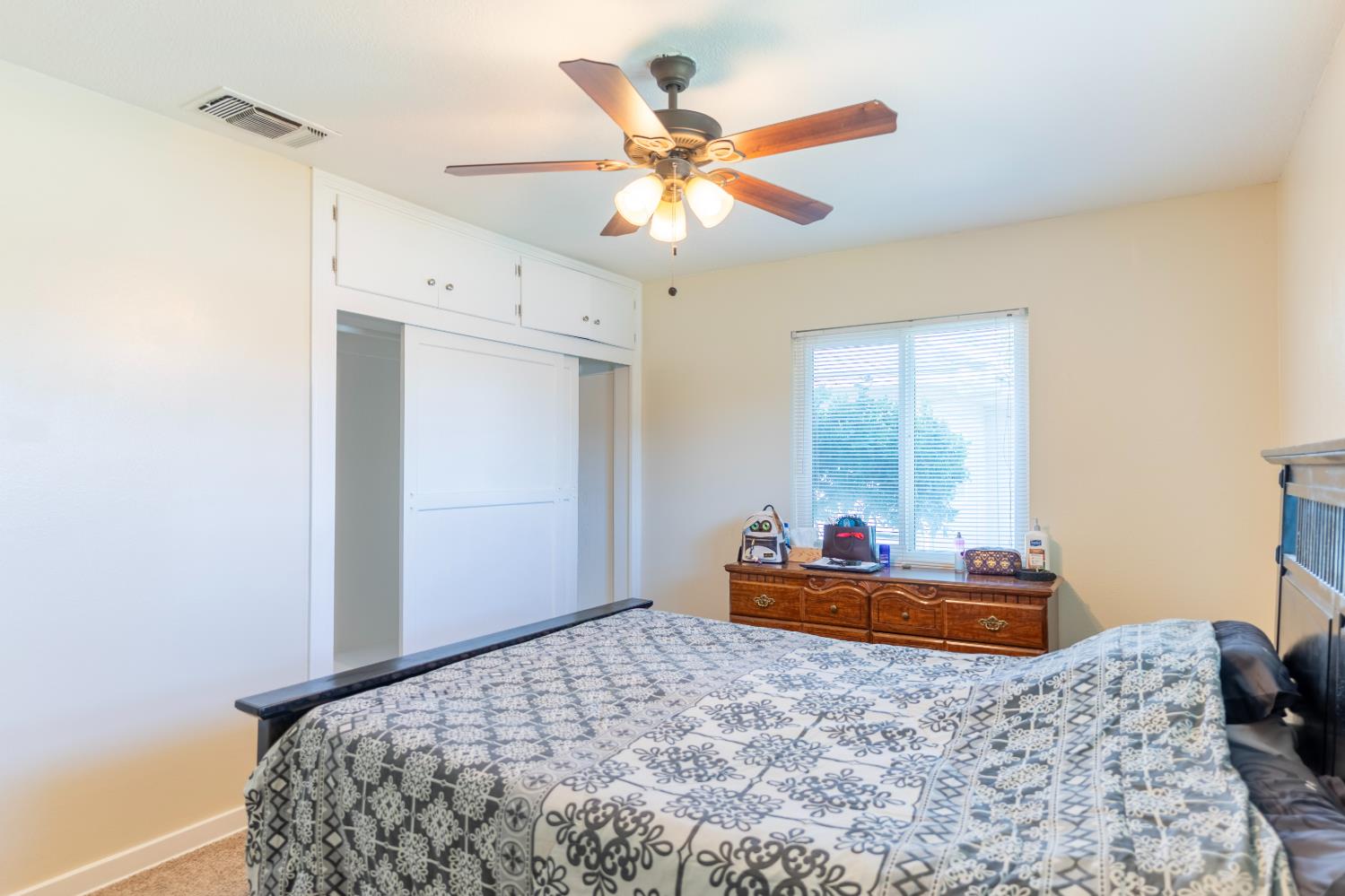 4446 E Brentwood Ave, Fresno, CA 93703