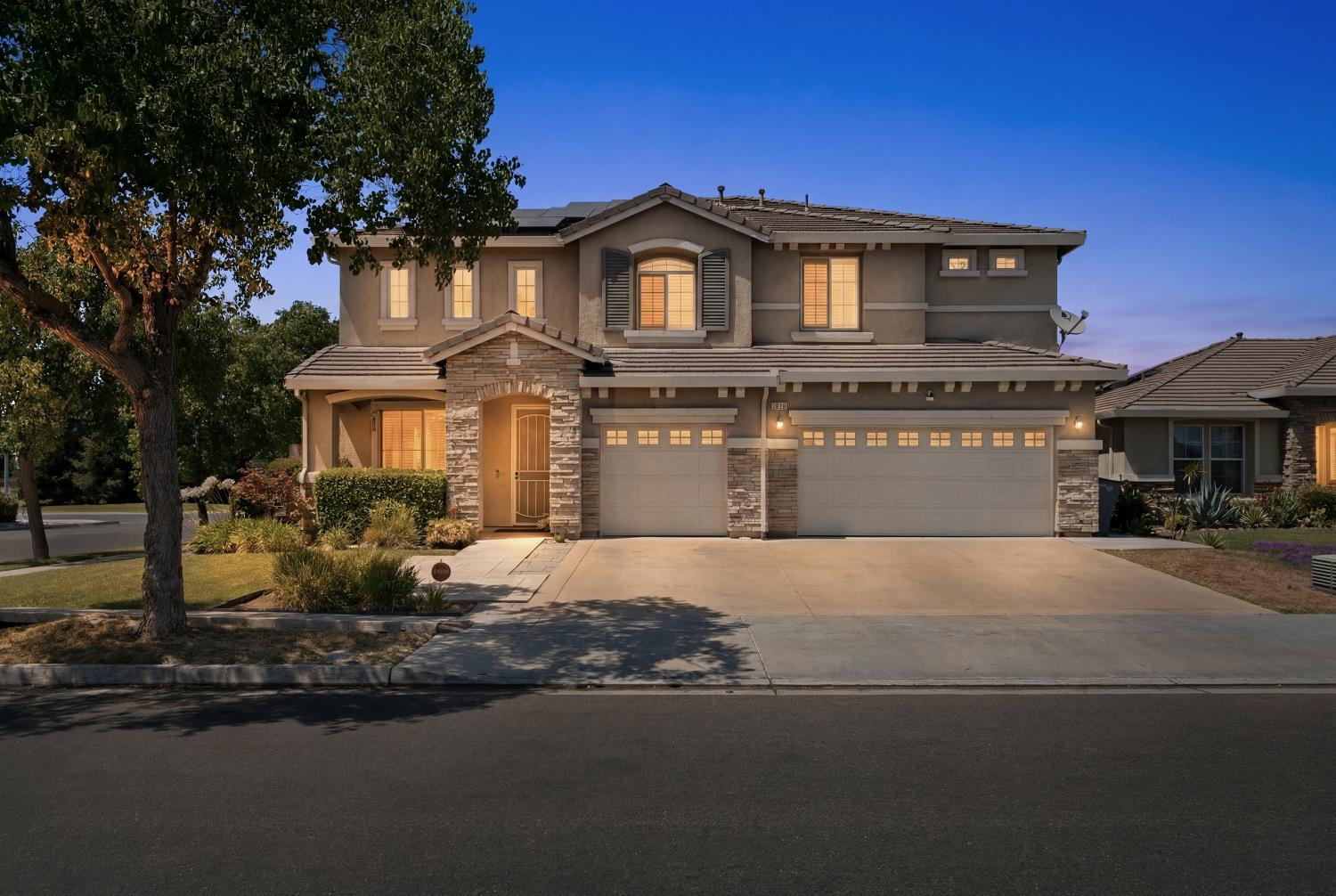 7082 E Ramona Way, Fresno, CA 93737