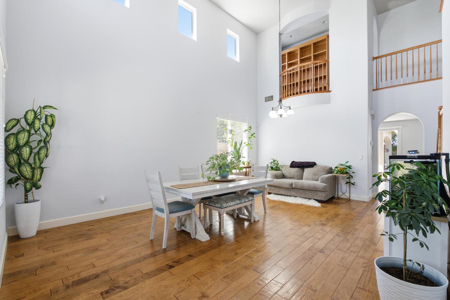 7082 E Ramona Way, Fresno, CA 93737