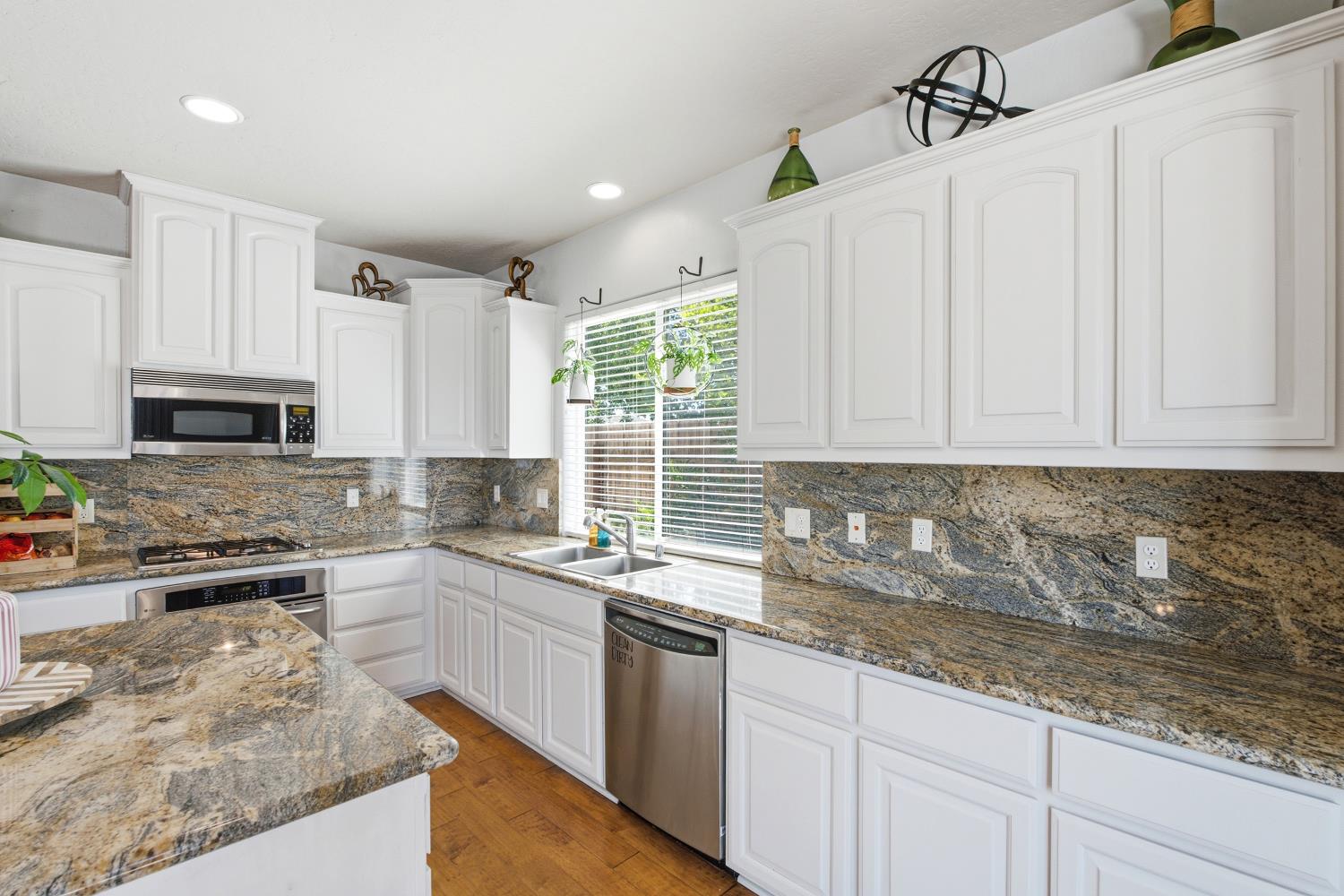 7082 E Ramona Way, Fresno, CA 93737