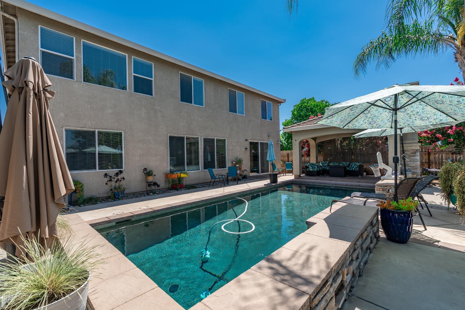 7082 E Ramona Way, Fresno, CA 93737