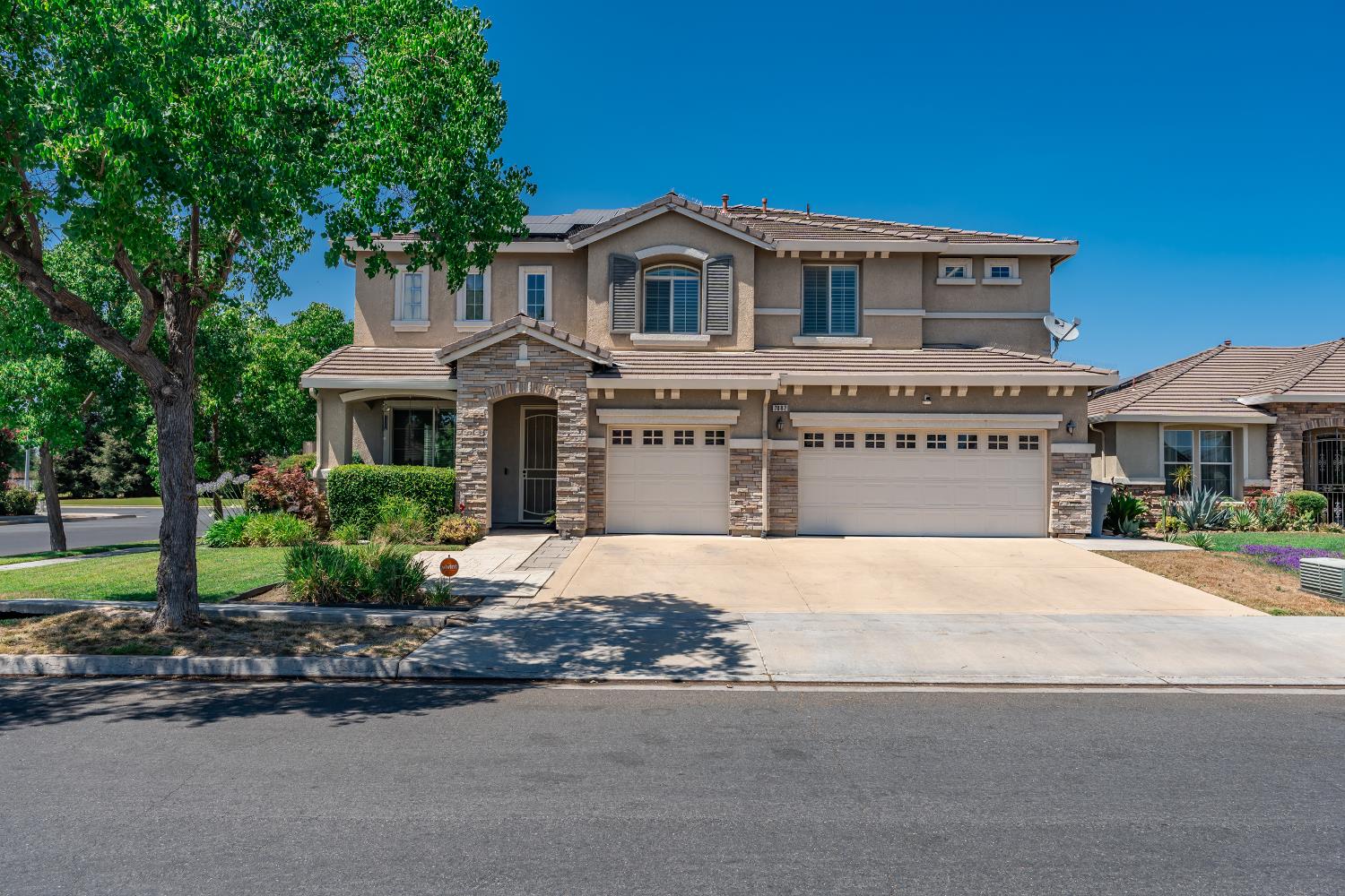 7082 E Ramona Way, Fresno, CA 93737