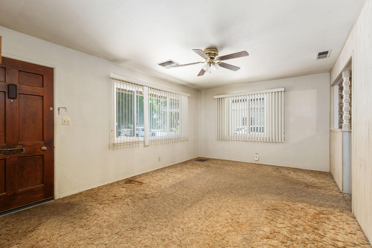 1542 W Sussex Way, Fresno, CA 93705