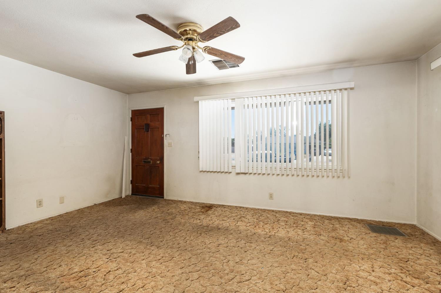 1542 W Sussex Way, Fresno, CA 93705