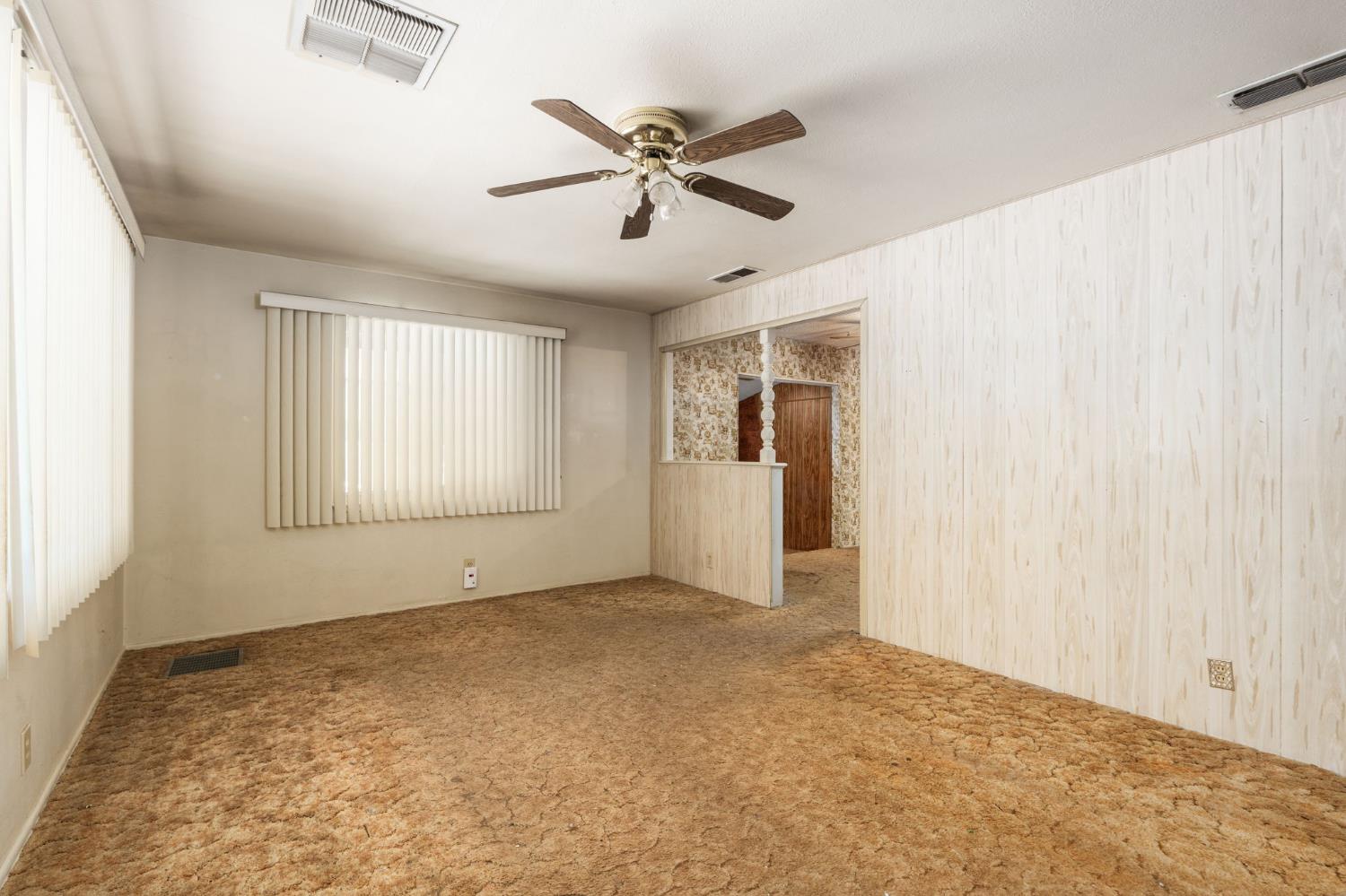 1542 W Sussex Way, Fresno, CA 93705
