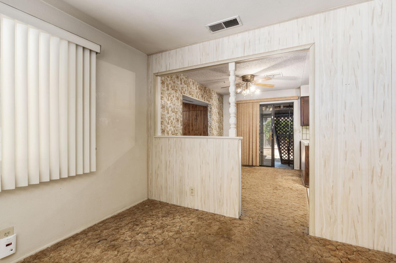 1542 W Sussex Way, Fresno, CA 93705