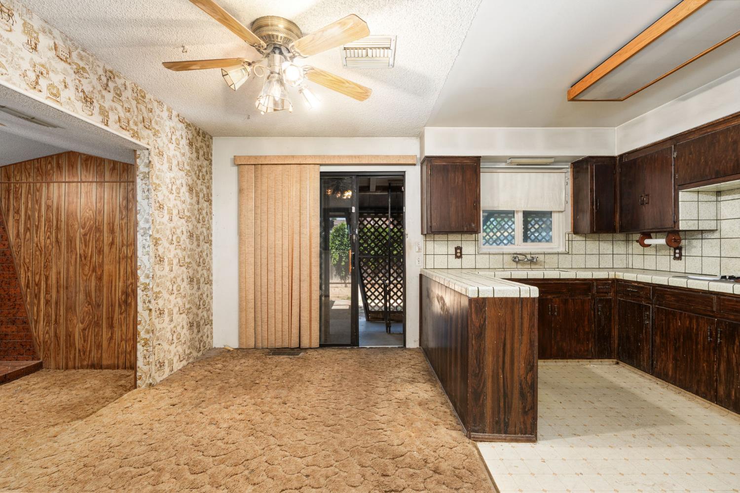 1542 W Sussex Way, Fresno, CA 93705