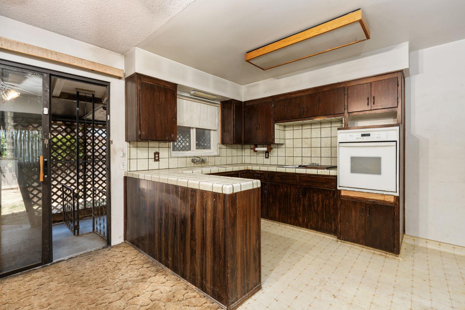 1542 W Sussex Way, Fresno, CA 93705