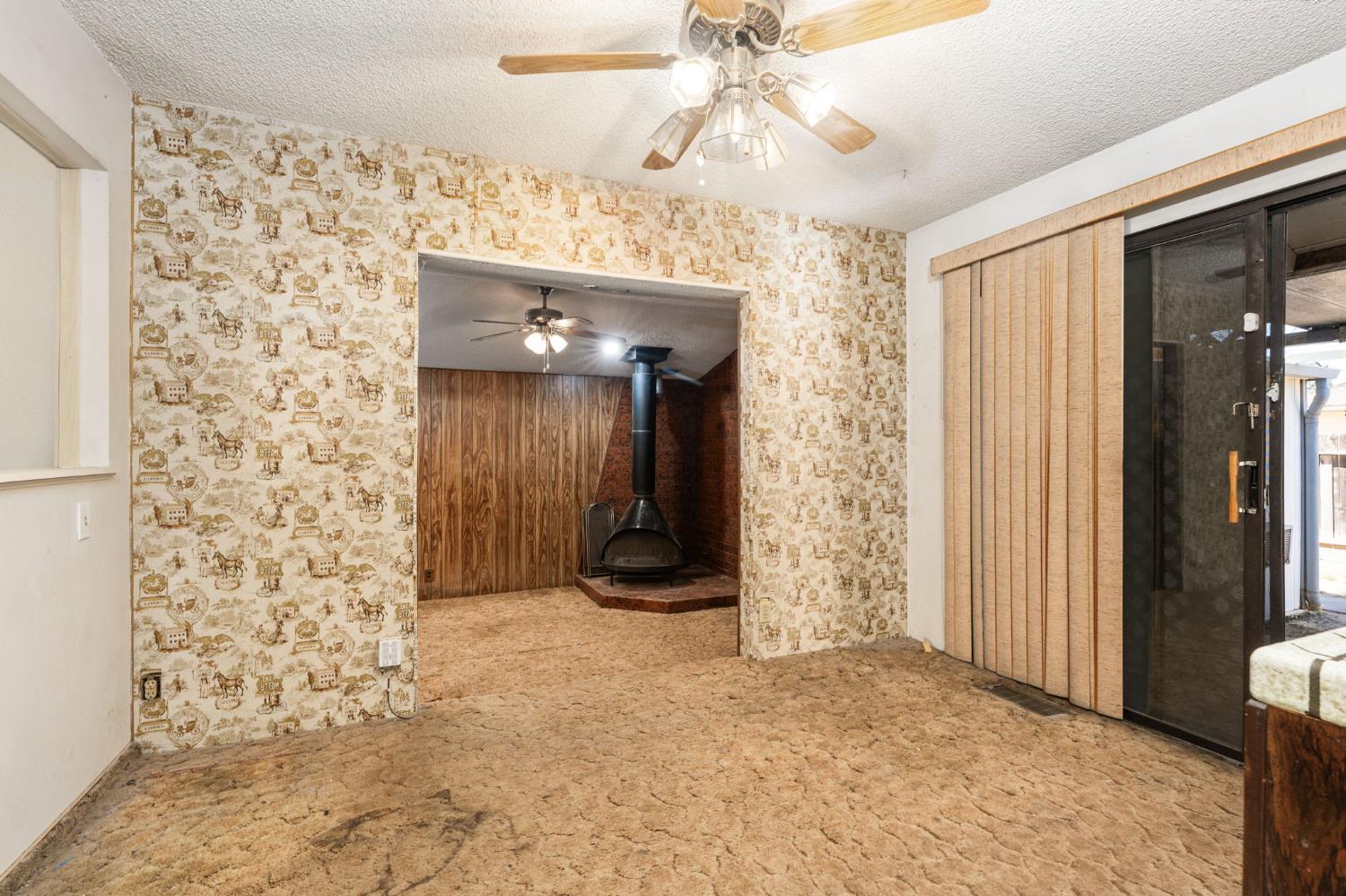 1542 W Sussex Way, Fresno, CA 93705