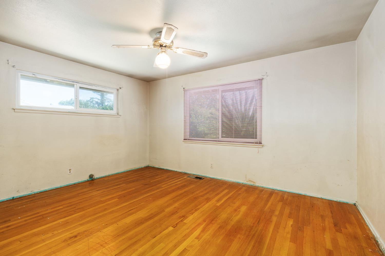 1542 W Sussex Way, Fresno, CA 93705