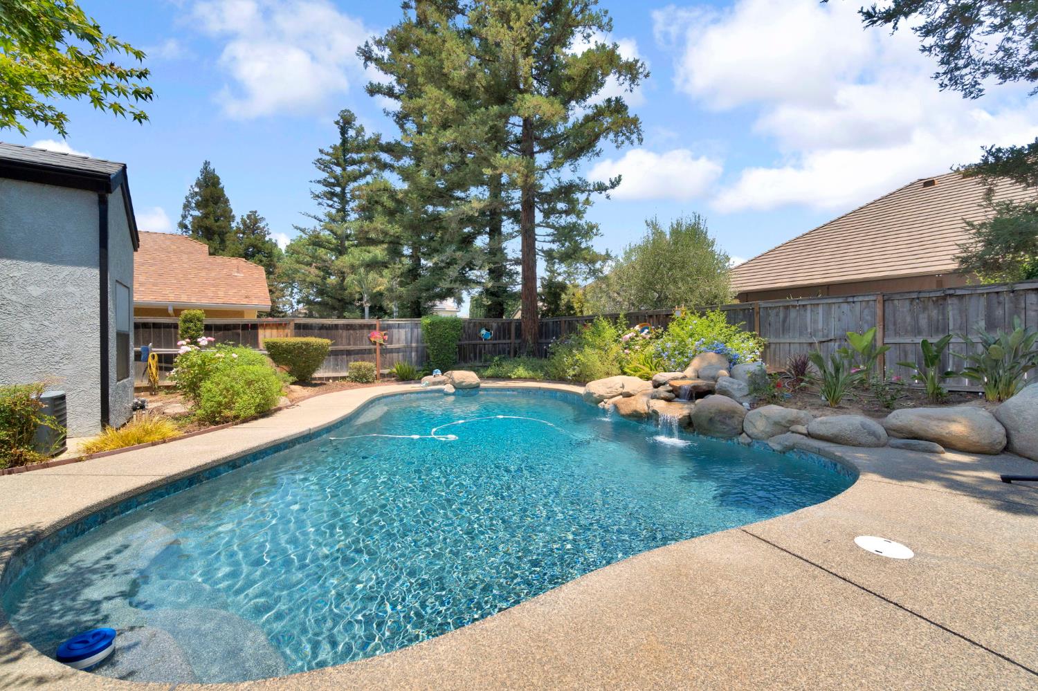 8814 N Spalding Ave, Fresno, CA 93720