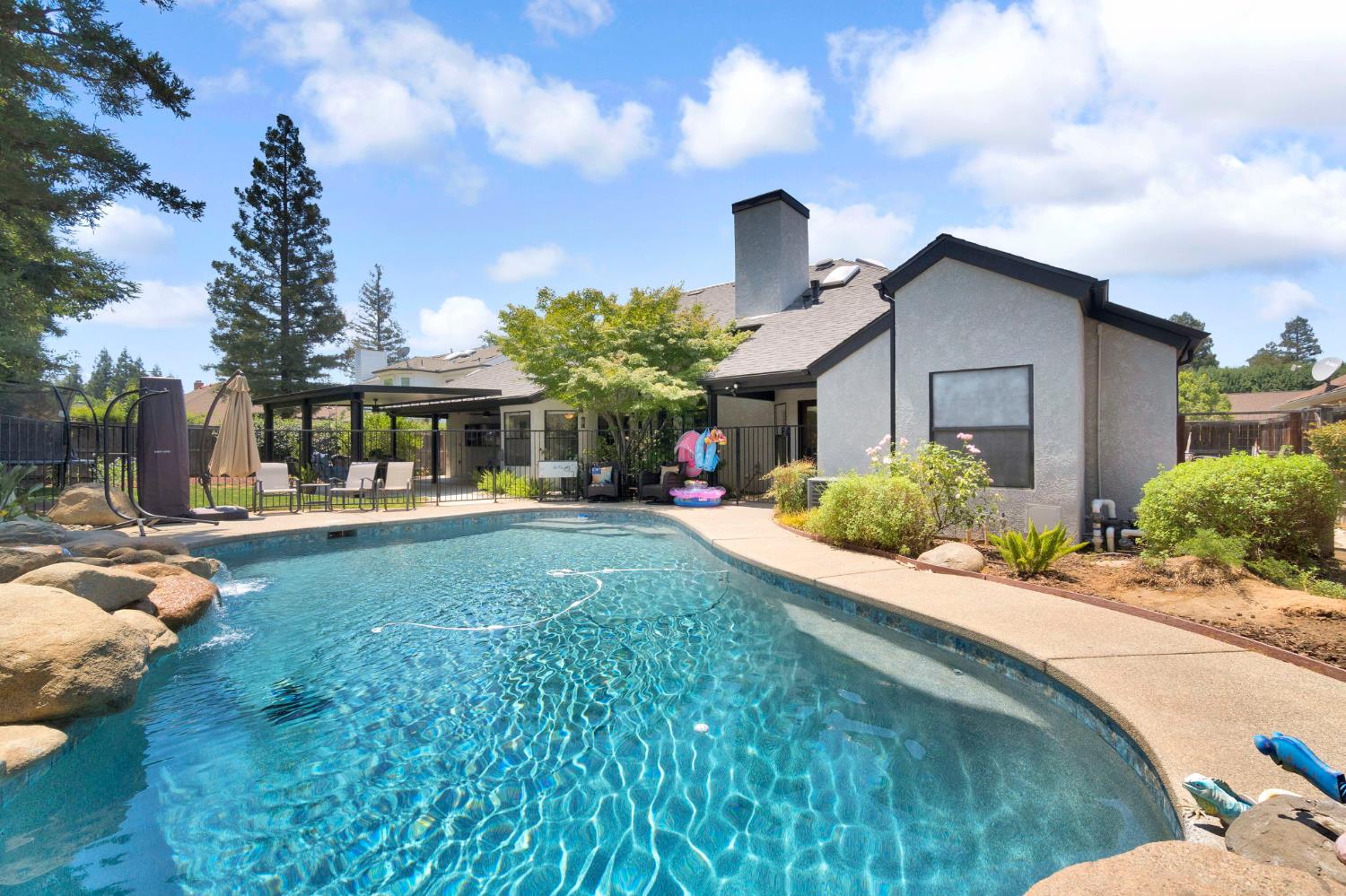 8814 N Spalding Ave, Fresno, CA 93720