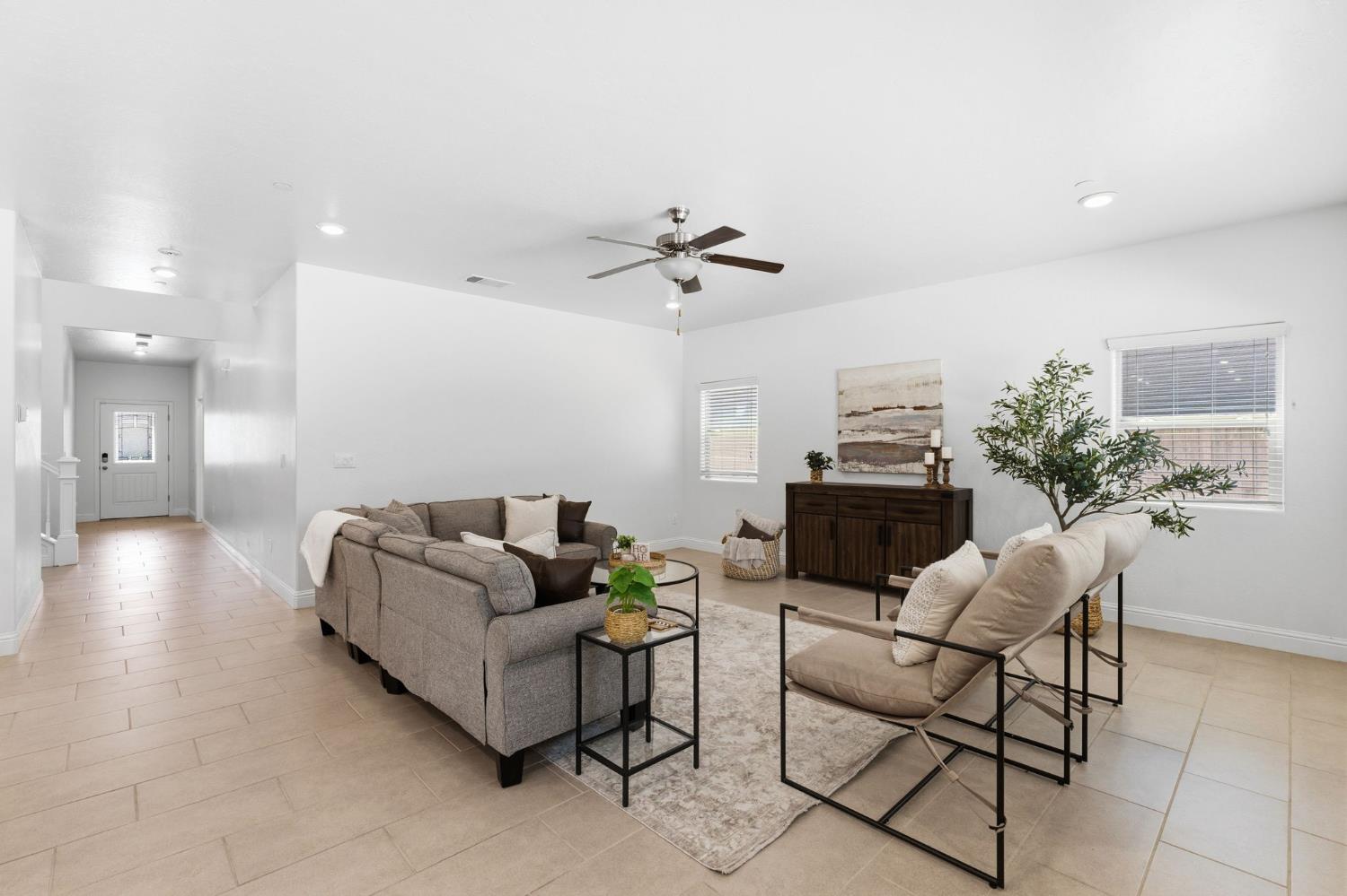 5438 W Floradora Ave, Fresno, CA 93722