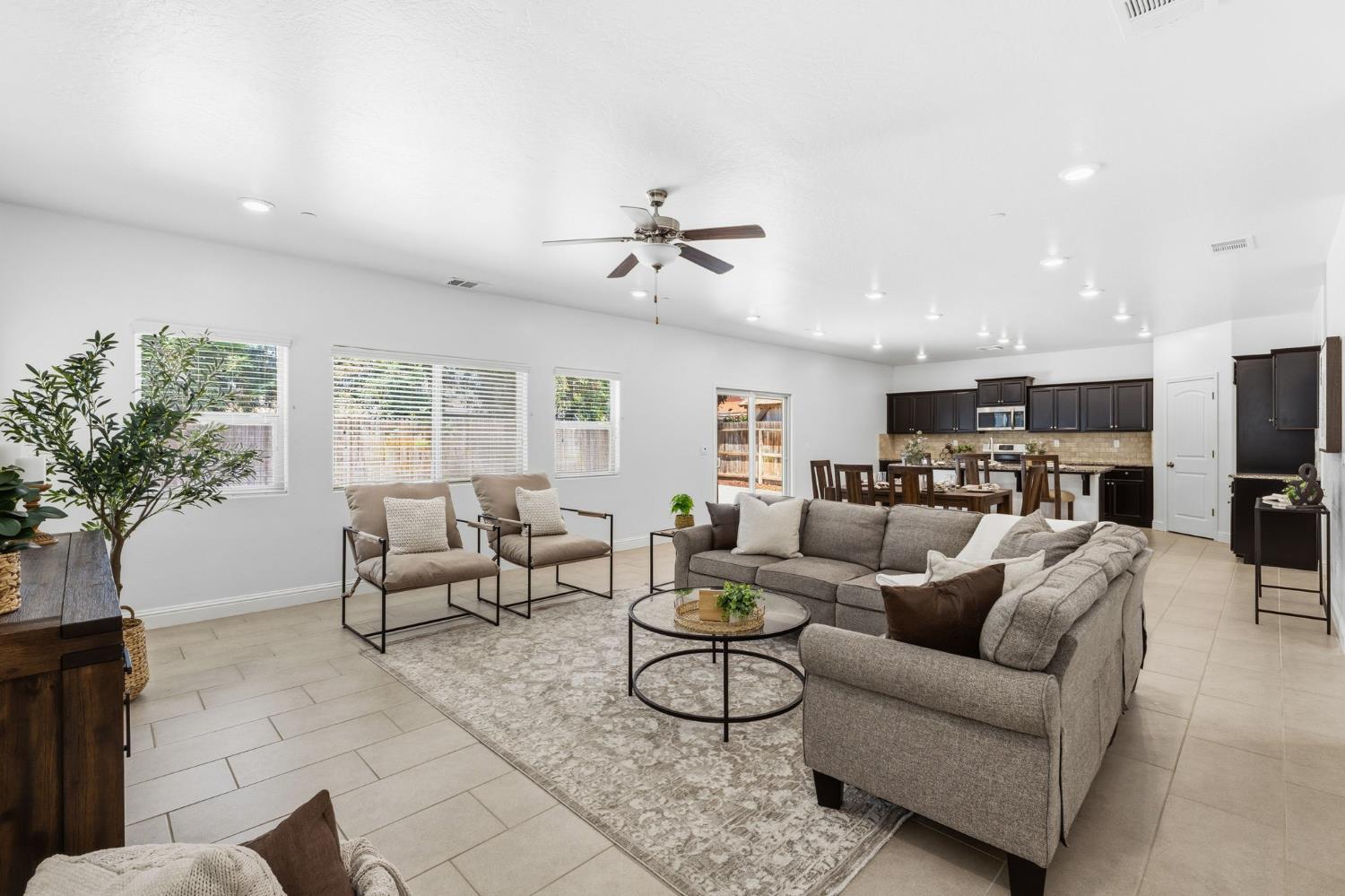 5438 W Floradora Ave, Fresno, CA 93722