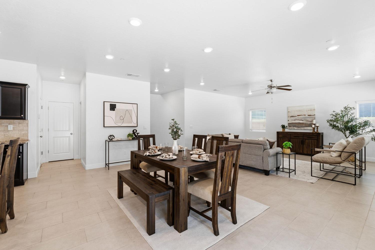 5438 W Floradora Ave, Fresno, CA 93722