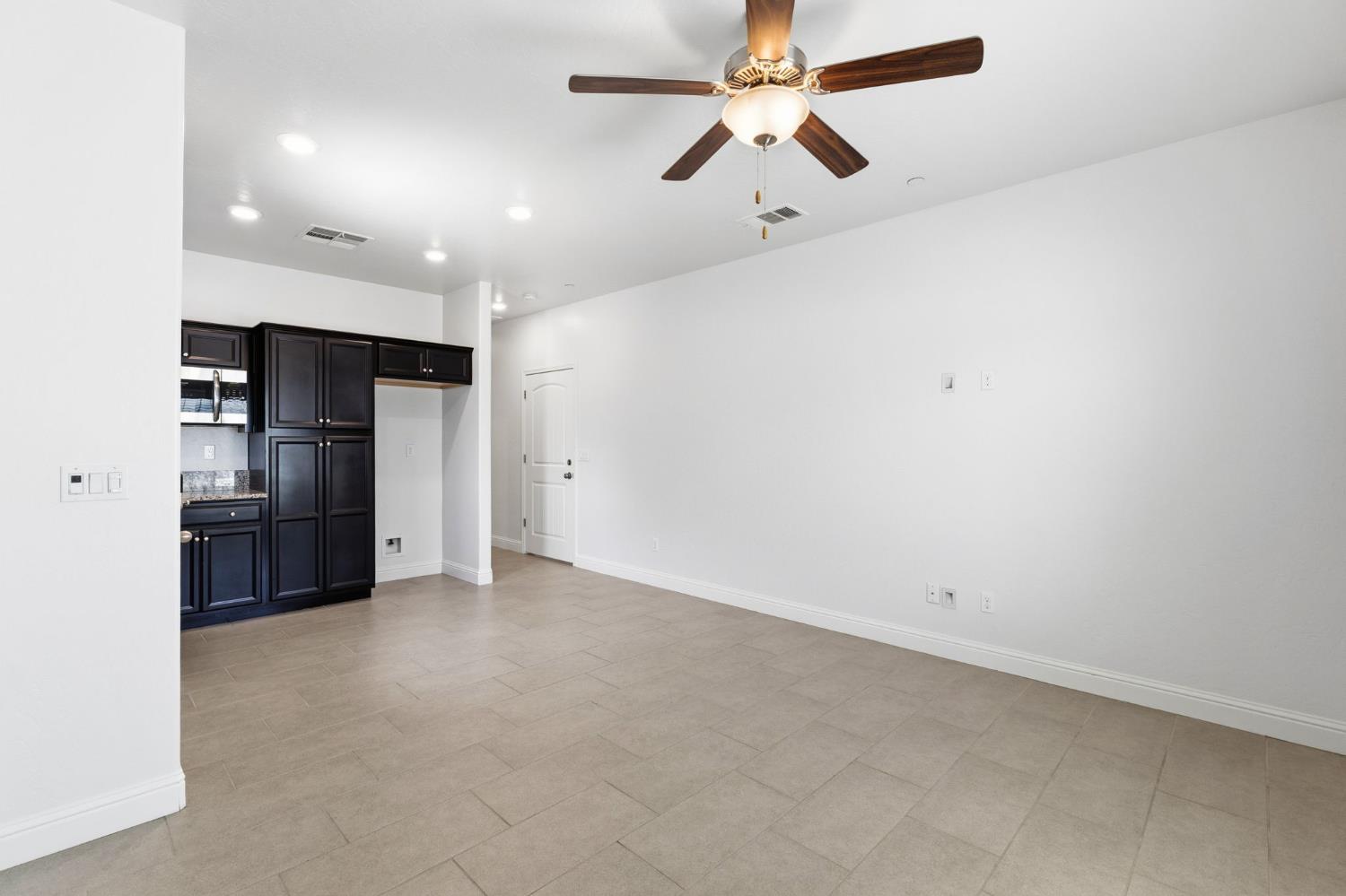 5438 W Floradora Ave, Fresno, CA 93722
